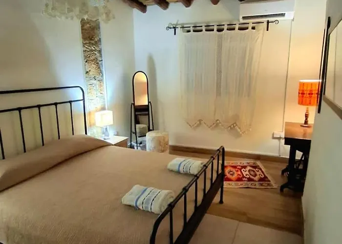 Simona Stone House
