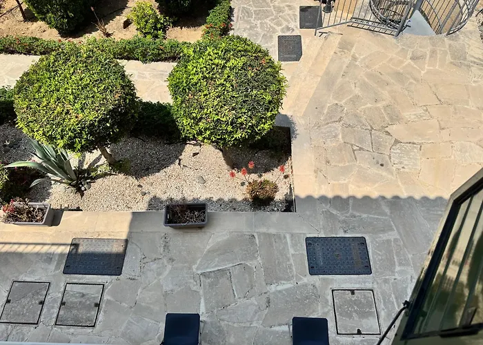 Polis Gardens