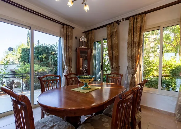 Villa Rafaela - Luxury 4Br Retreat Near The Baths Of Aphrodite